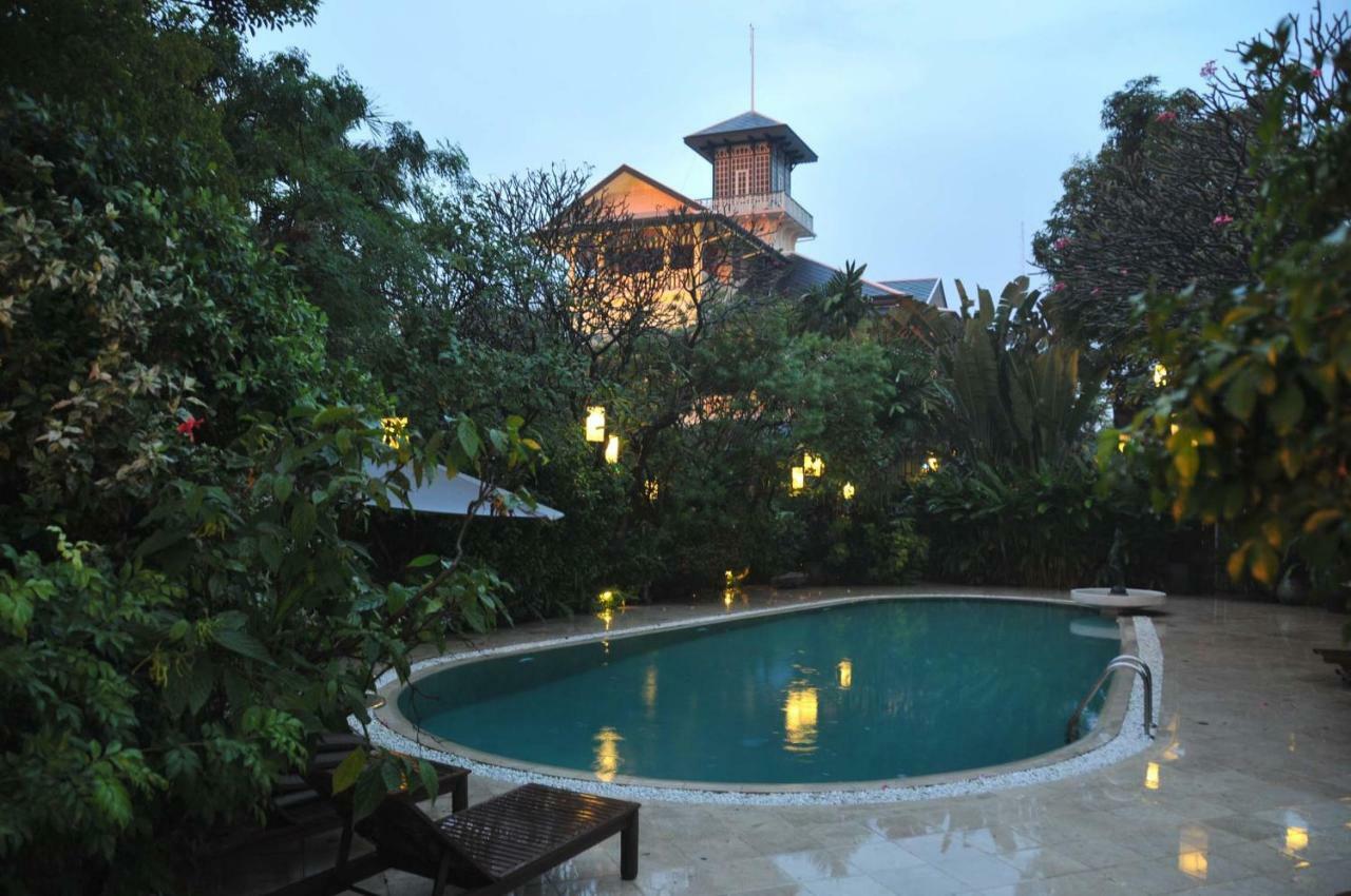 Chakrabongse Villas Bangkok Exterior foto