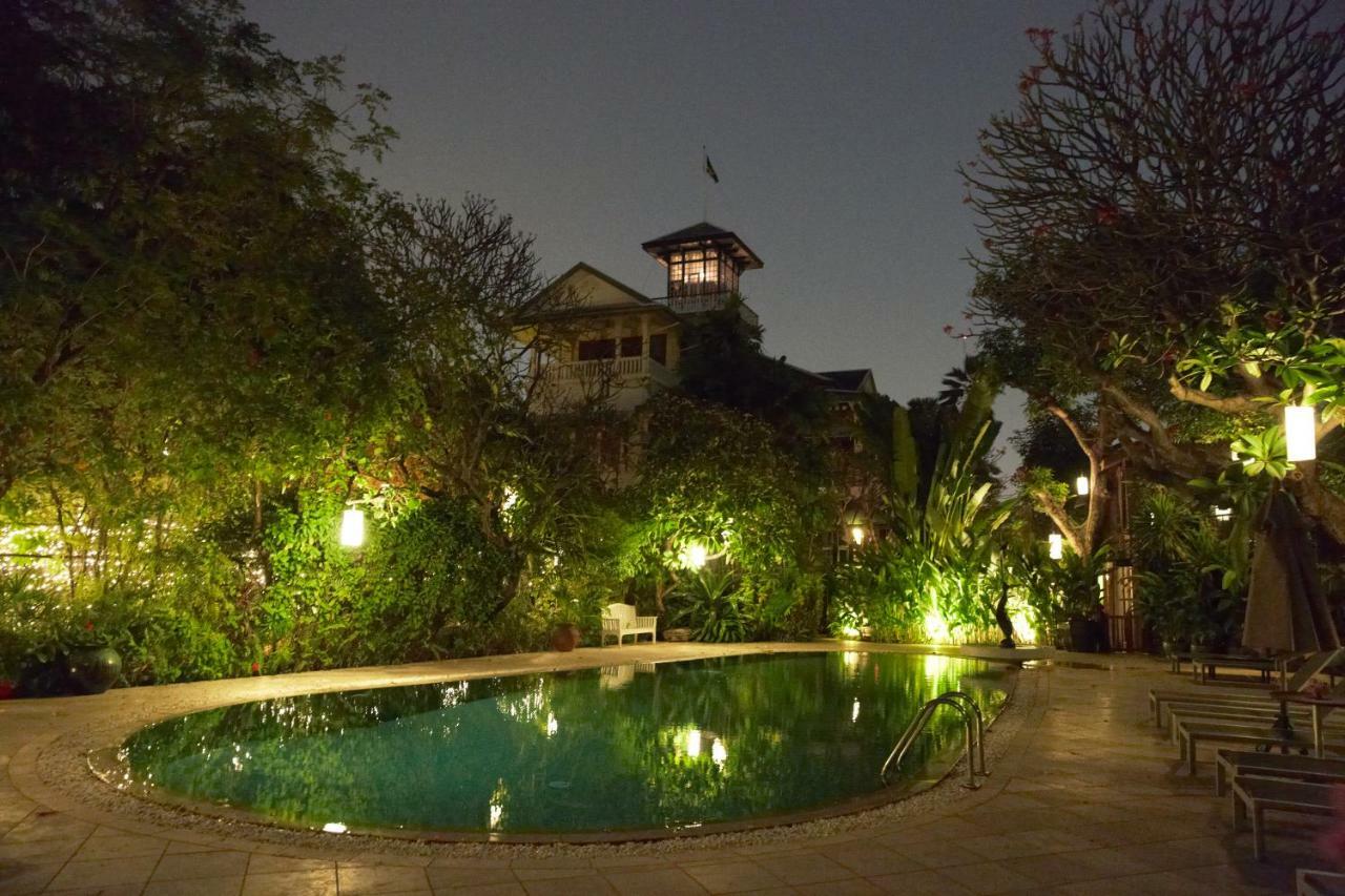 Chakrabongse Villas Bangkok Exterior foto
